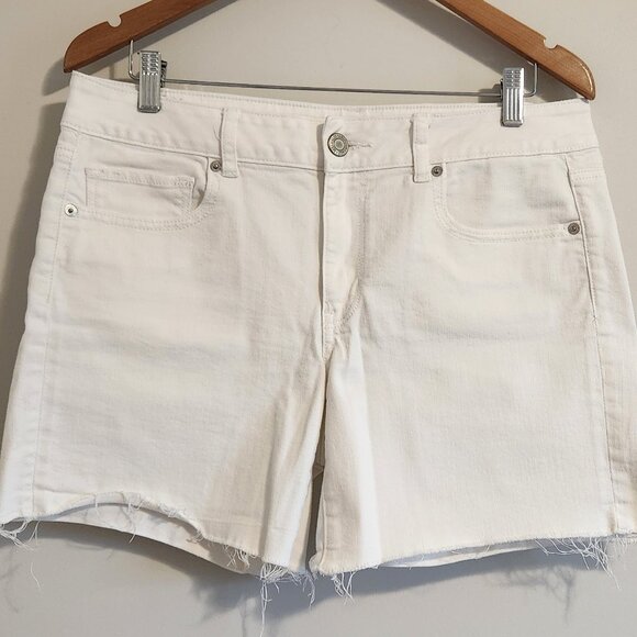 American Eagle Women's White Jean Shorts Size 14 - Picture 1 of 14